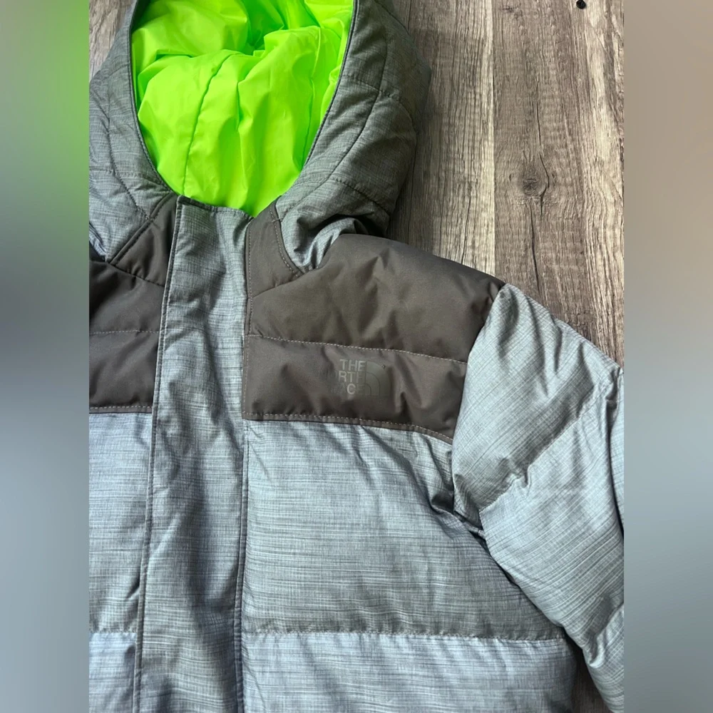The Northface Boys 14/16  Down Filled Gray Green Hooded Puffer Jacket EUC XL